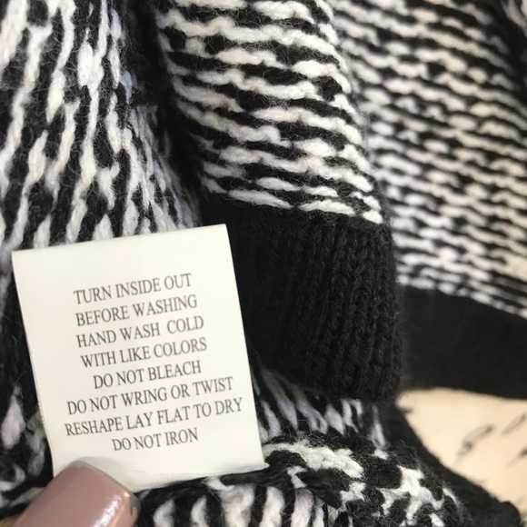 NW Women’s NY Collection Poncho/Cardigan - Picture 9 of 10